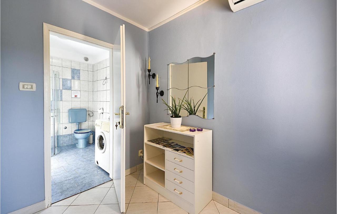 Gorgeous Apartment In Pula With Kitchen Bagian luar foto