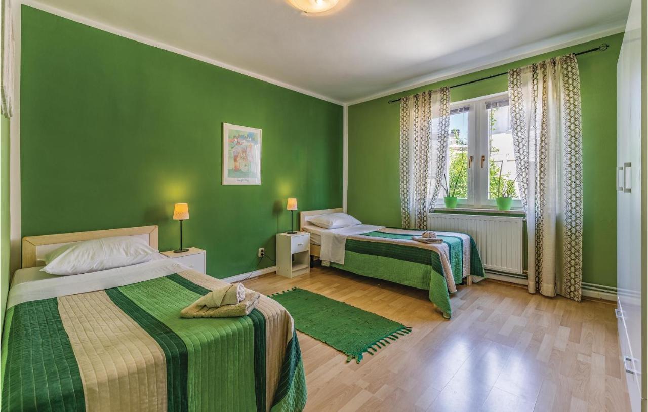 Gorgeous Apartment In Pula With Kitchen Bagian luar foto