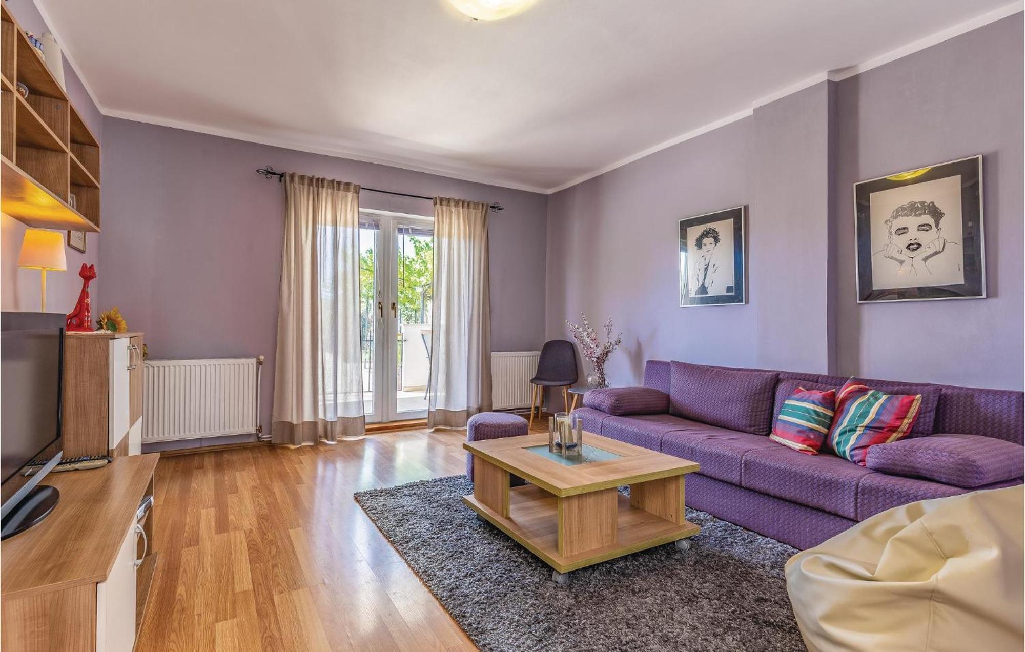 Gorgeous Apartment In Pula With Kitchen Bagian luar foto