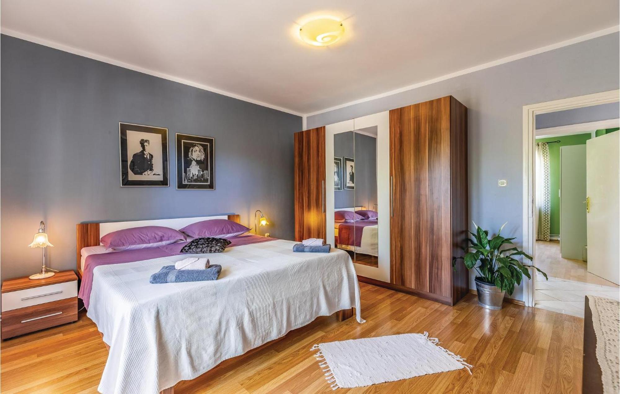 Gorgeous Apartment In Pula With Kitchen Bagian luar foto